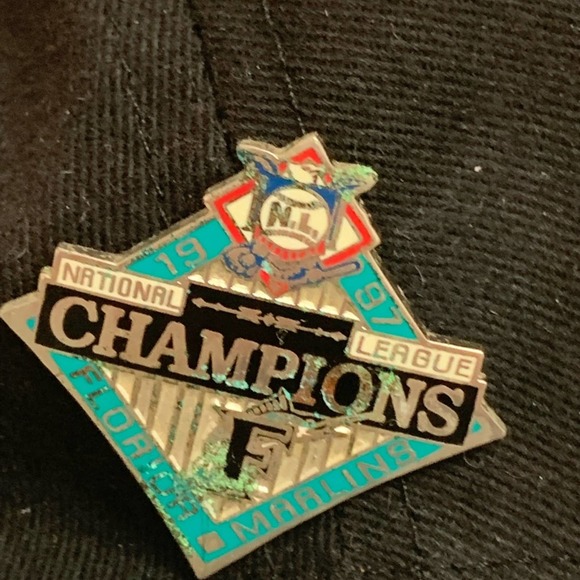 VINTAGE 1997 MLB FLORIDA MARLINS BLACK SNAPBACK WITH CHAMPIONSHIP PIN NICE - Picture 3 of 5